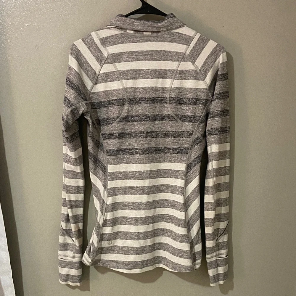 Lululemon quarter zip pull over size 6 dark / light gray stripe - Picture 8 of 13